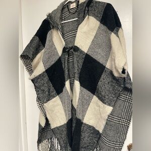 Women’s hooded poncho sweater